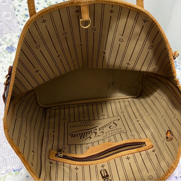 Louis Vuitton Neverfull Tote Bag - Picture 6 of 10